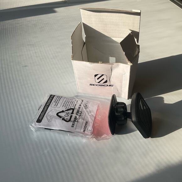SCOSCHE MAGICMOUNT™ LOW-PROFILE DASH MOUNT FOR MOBILE DEVICES - Picture 2 of 4